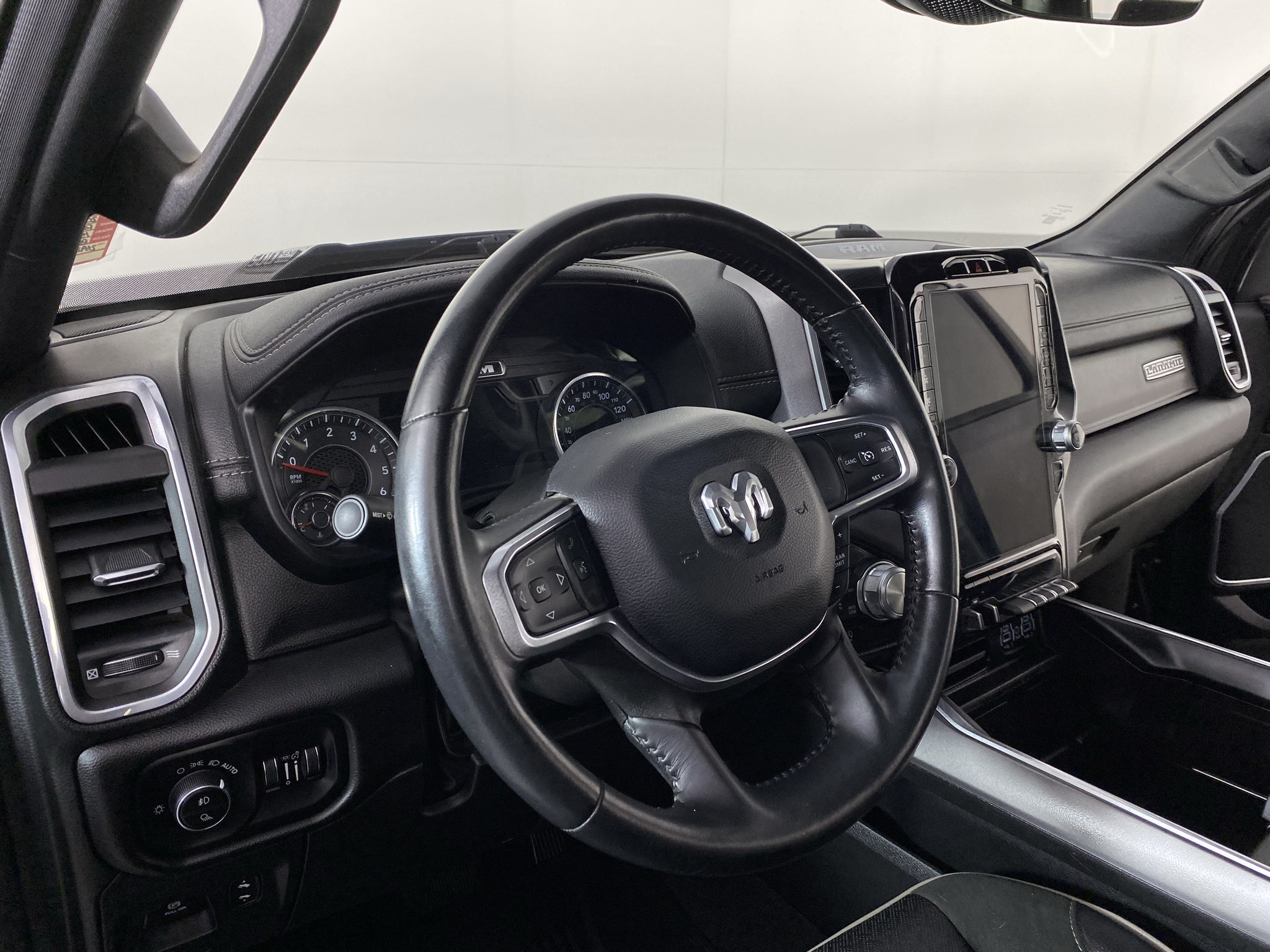 Used 2023 RAM 1500 Laramie AWD/4WD image 23