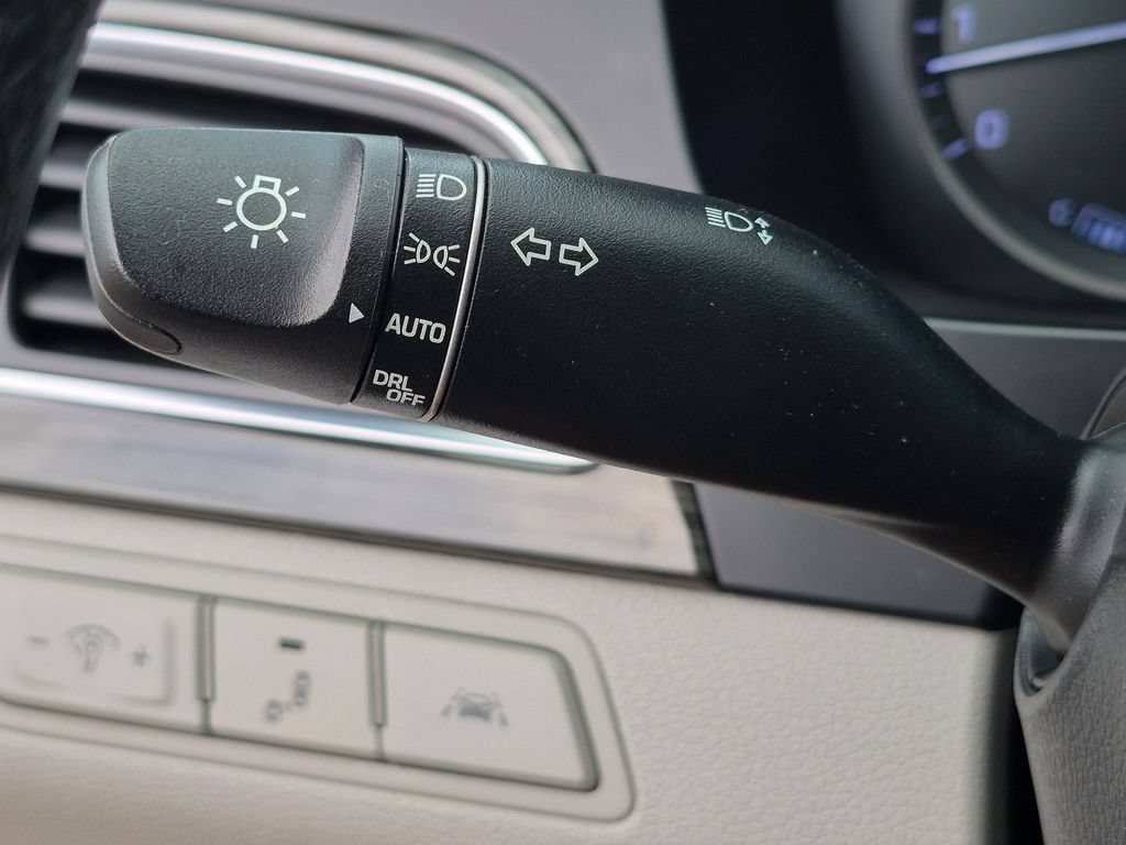 Used 2015 Hyundai Sonata Limited w/ Option Group 06 FWD image 19