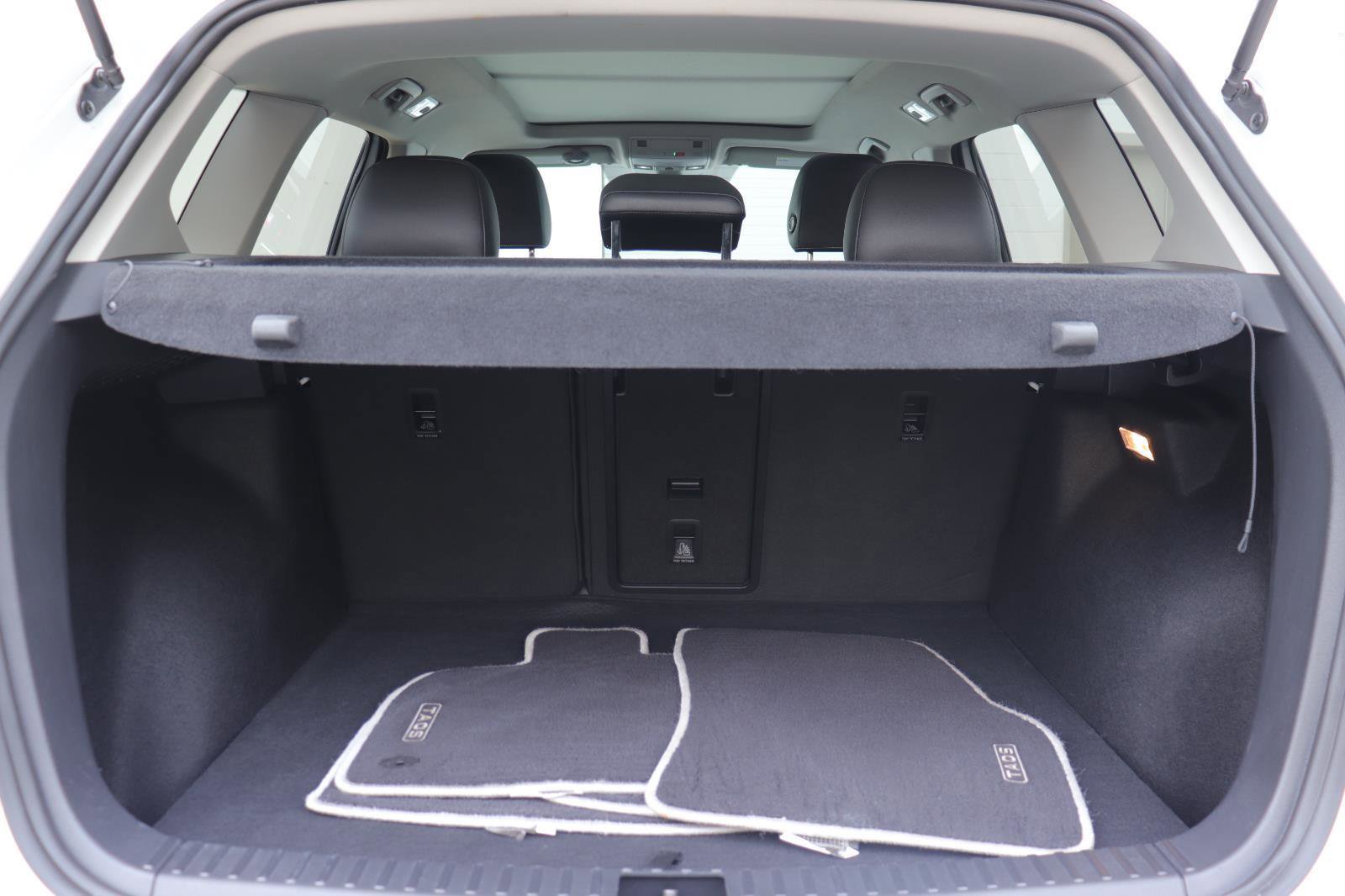 Used 2023 Volkswagen Taos SEL image 18