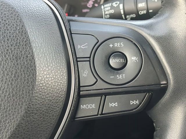 Certified 2022 Toyota RAV4 XLE Premium AWD/4WD image 26