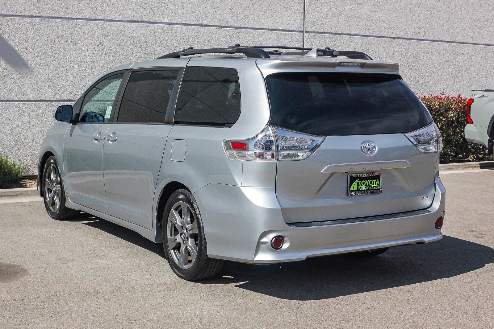 Used 2020 Toyota Sienna SE w/ Carpet Mat Package image 8