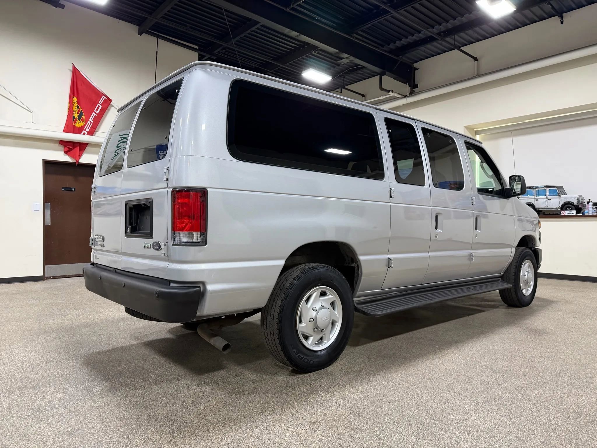 Used 2014 Ford E-250 and Econoline 250 w/ Power Group image 5