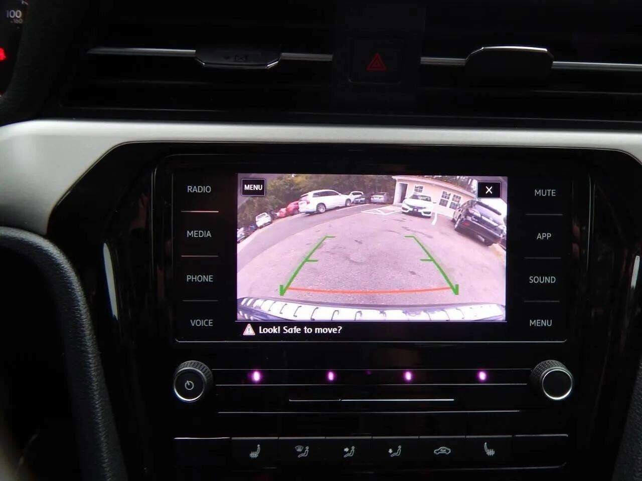Used 2022 Volkswagen Passat 2.0T SE FWD image 27