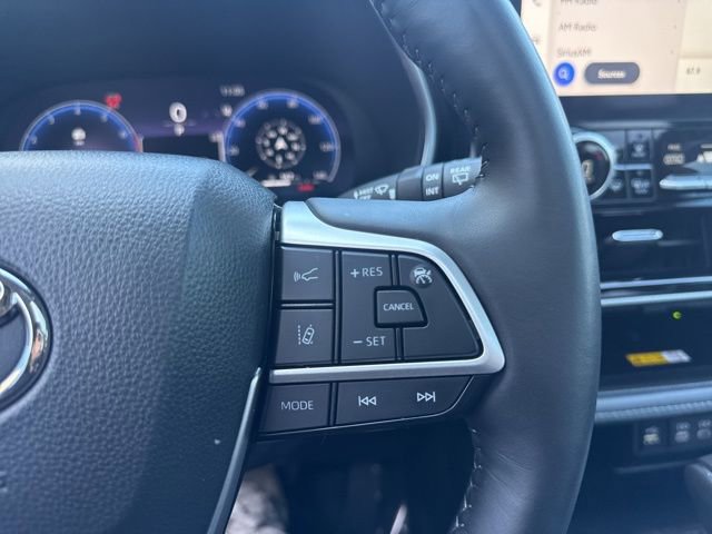 Used 2024 Toyota Highlander Platinum AWD/4WD image 22