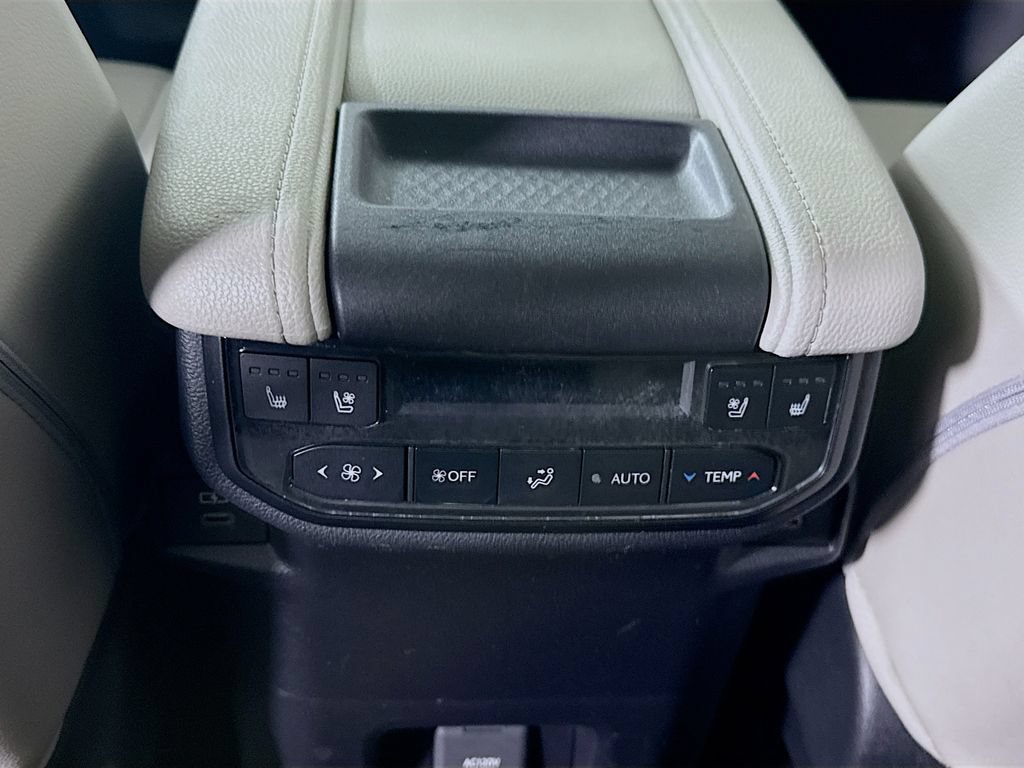 Used 2024 Toyota Grand Highlander AWD image 29