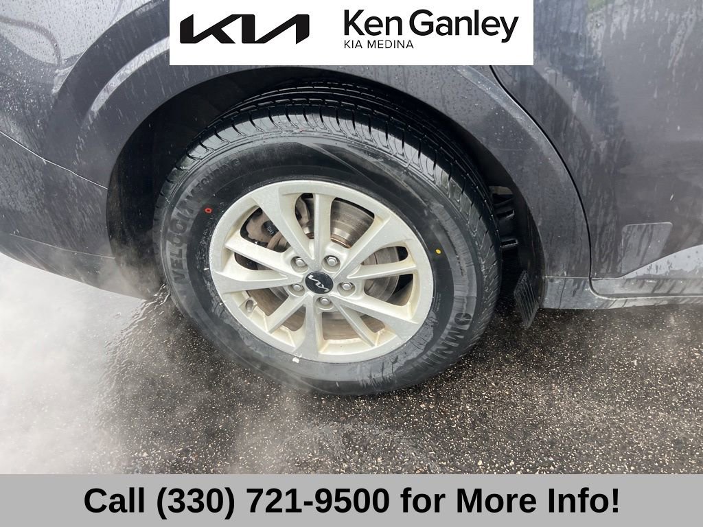 Used 2024 Kia Carnival LX FWD image 23