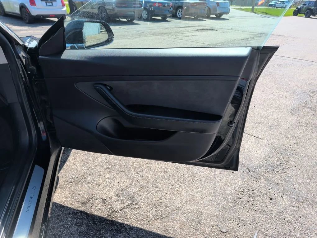 Used 2019 Tesla Model 3 Long Range image 19