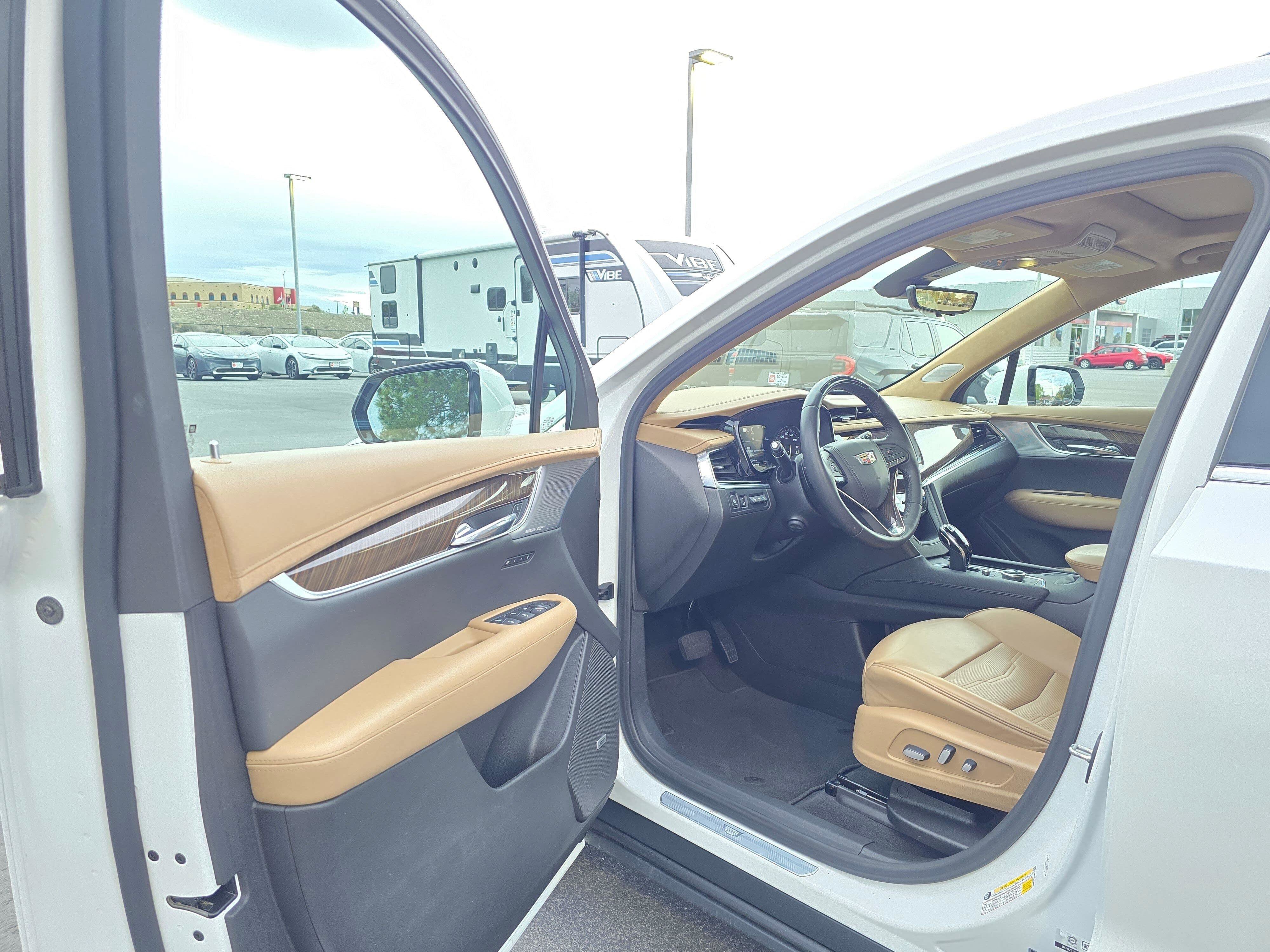 Used 2023 Cadillac XT6 Premium Luxury w/ Platinum Package image 18