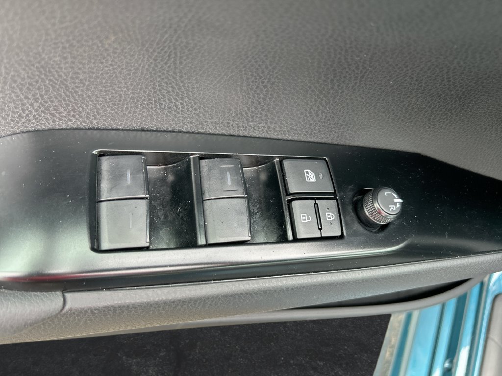 Used 2025 Toyota Camry SE FWD image 13