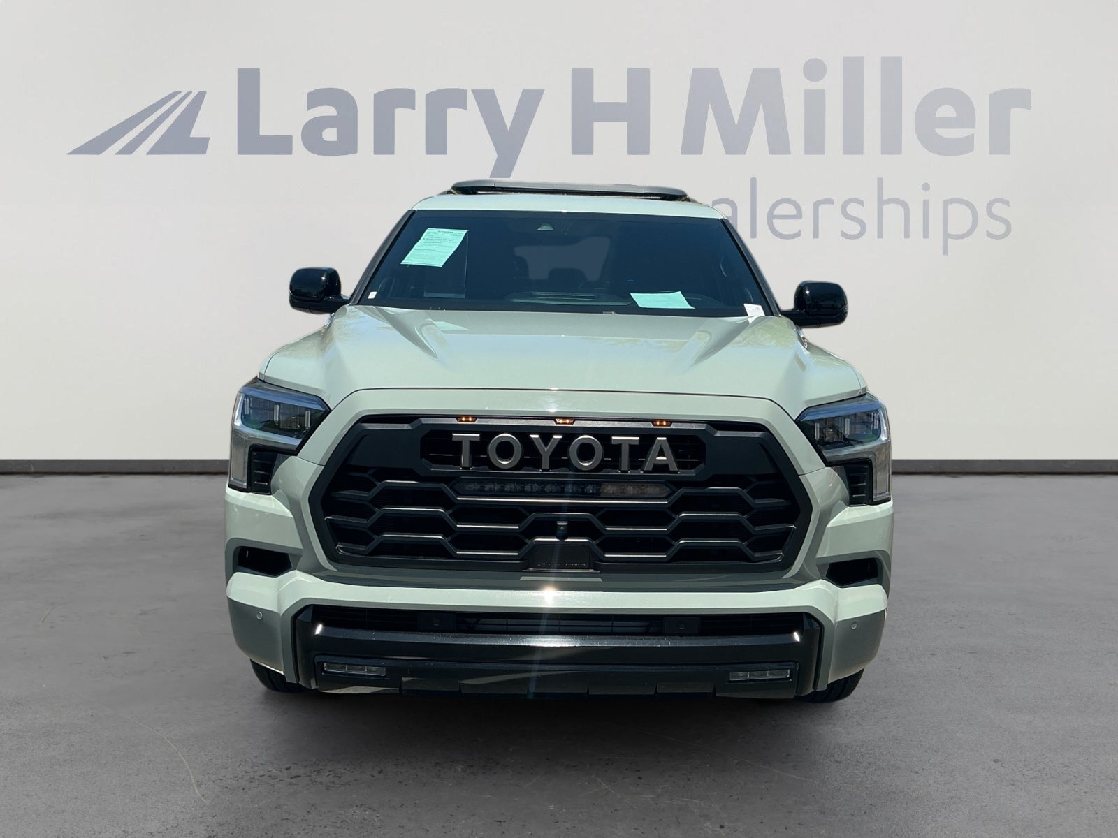 Certified 2025 Toyota Sequoia Limited w/ Tow Technology Package AWD/4WD image 8