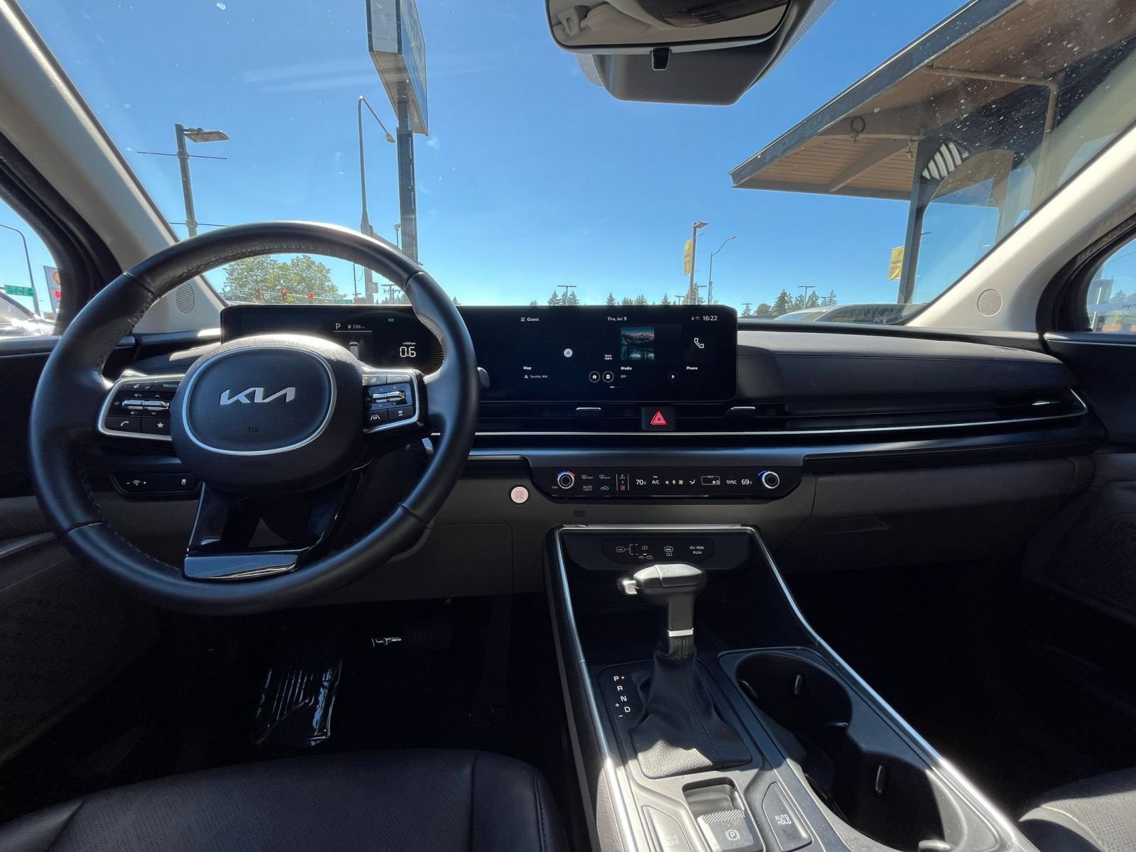 Used 2026 Kia Carnival FWD image 35