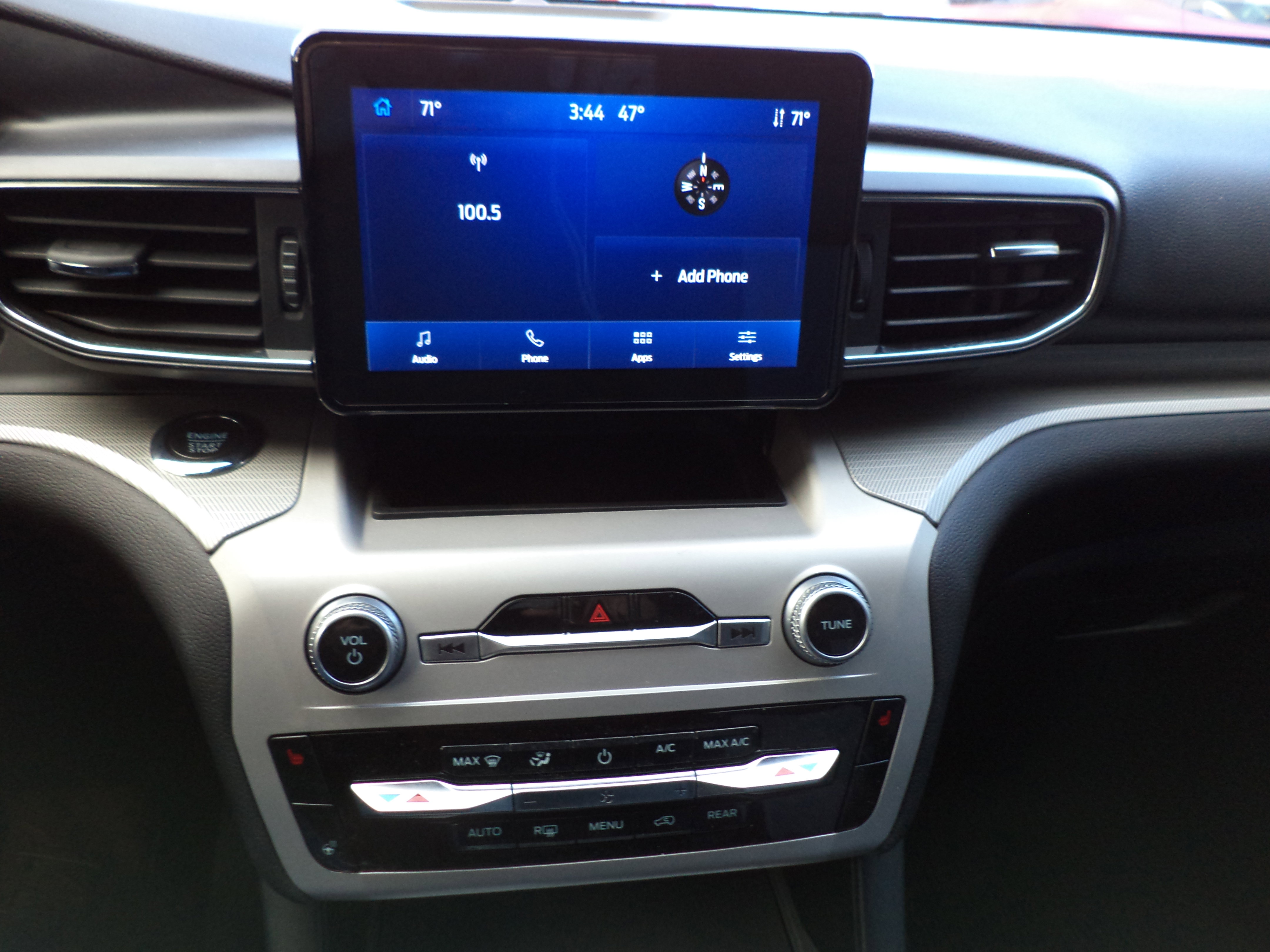 Used 2023 Ford Explorer XLT w/ Equipment Group 202A image 12