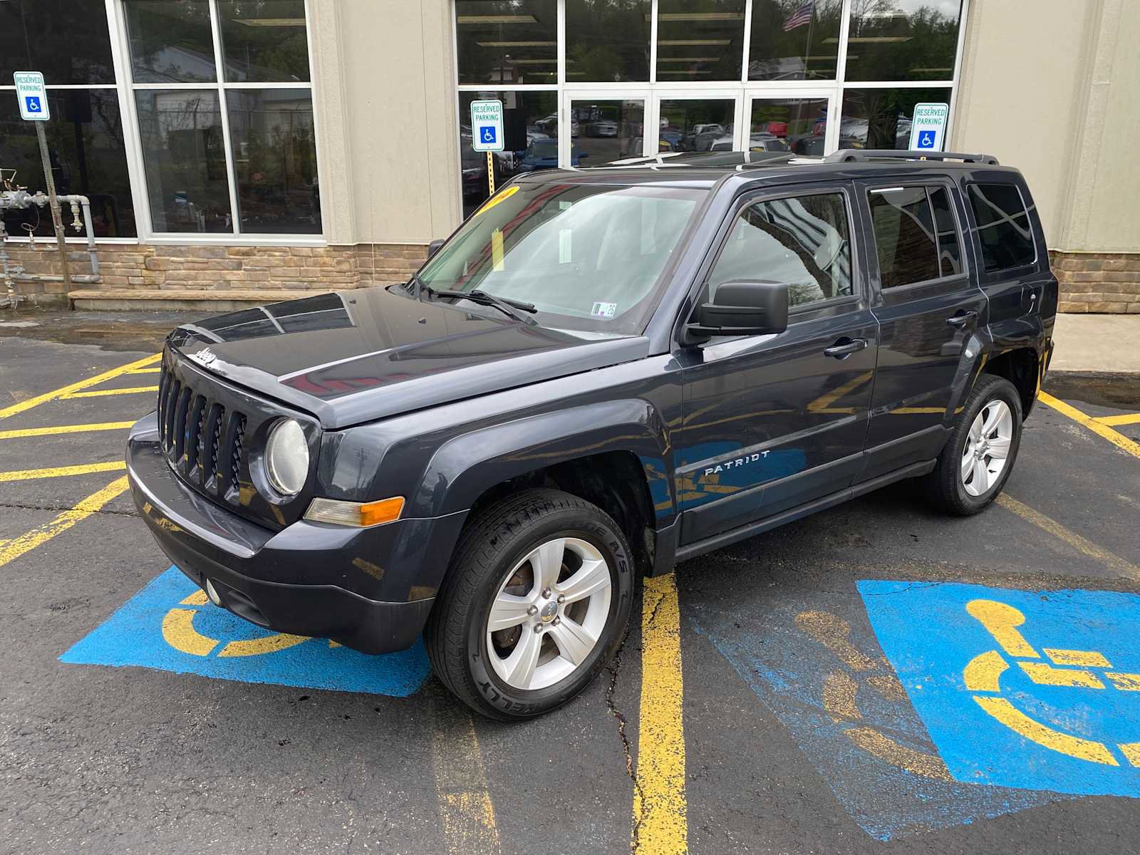 Used 2014 Jeep Patriot Latitude w/ Sun/Sound Group AWD/4WD image 2