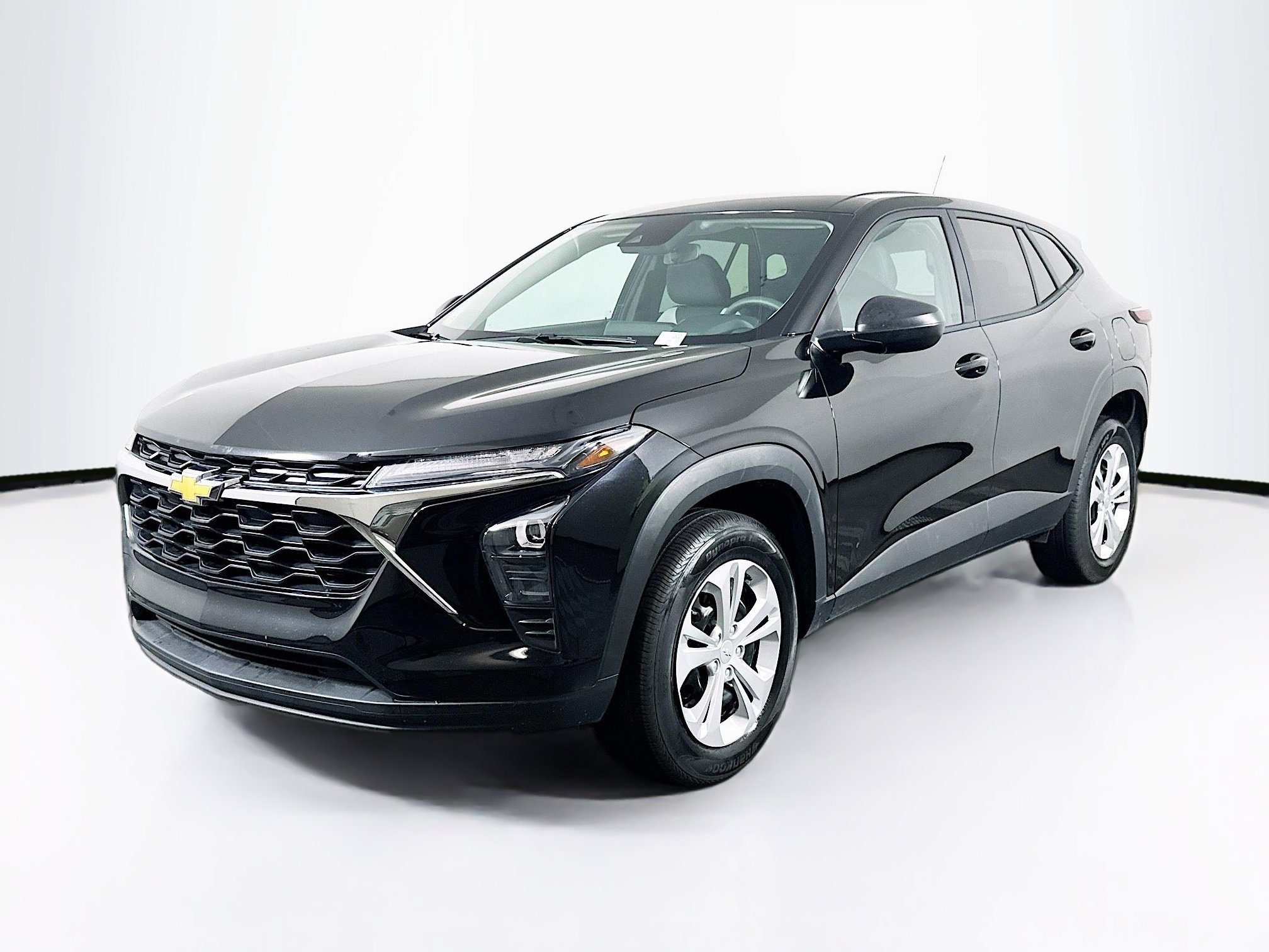 Used 2025 Chevrolet Trax LS image 3