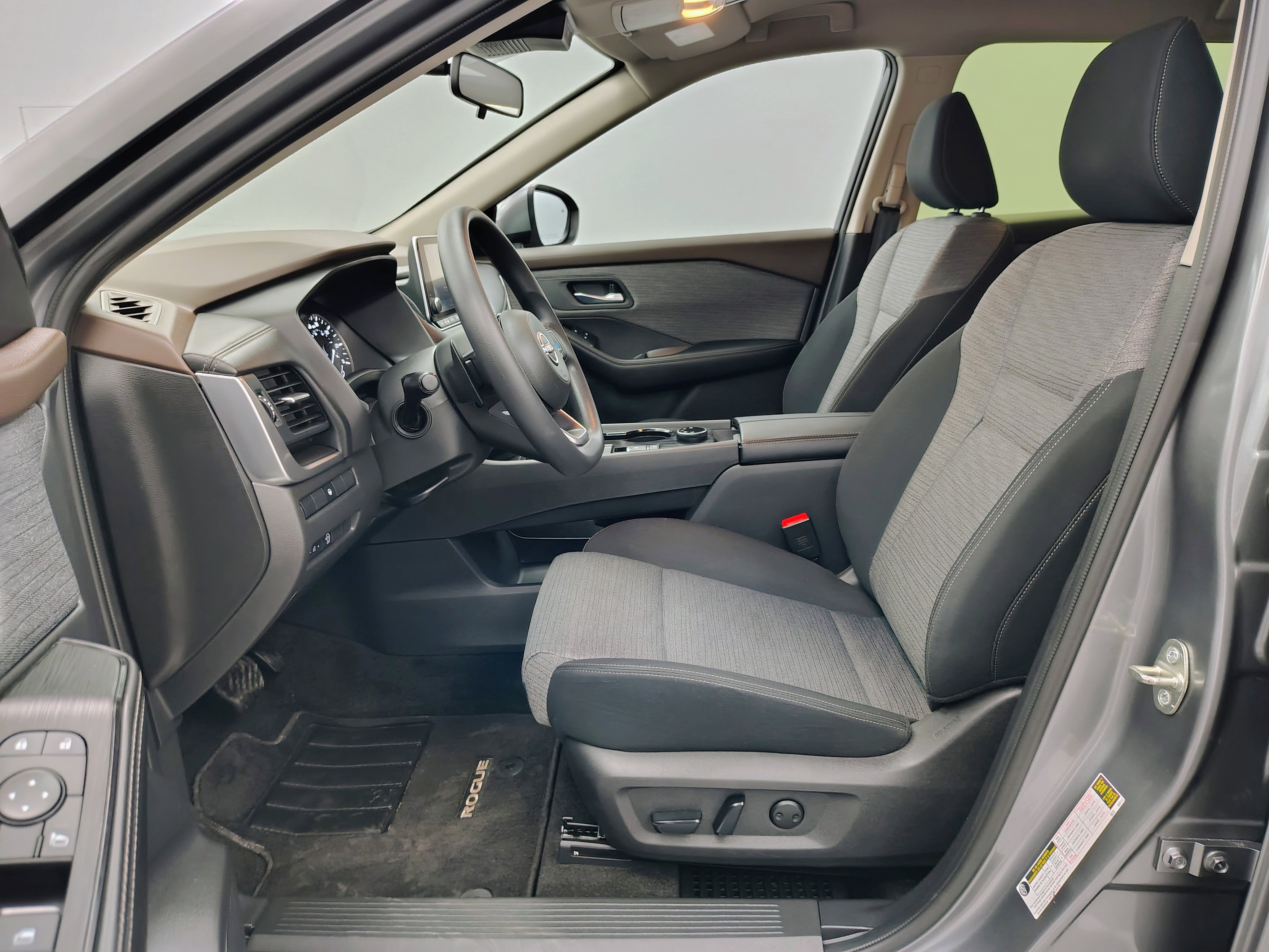 Used 2023 Nissan Rogue SV AWD/4WD image 20