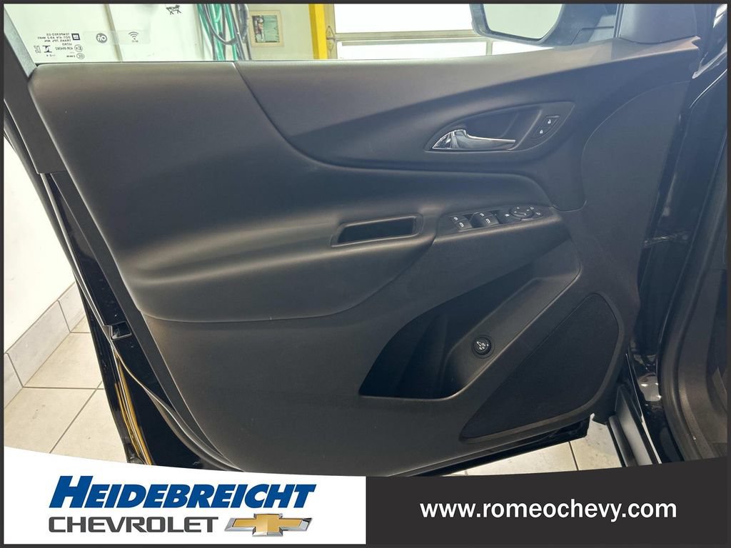 Used 2024 Chevrolet Equinox LT w/ LPO, Floor Liner Package FWD image 10