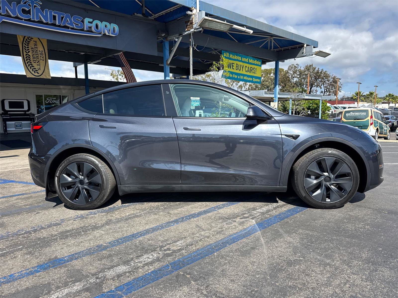Used 2025 Tesla Model Y Long Range AWD/4WD image 7