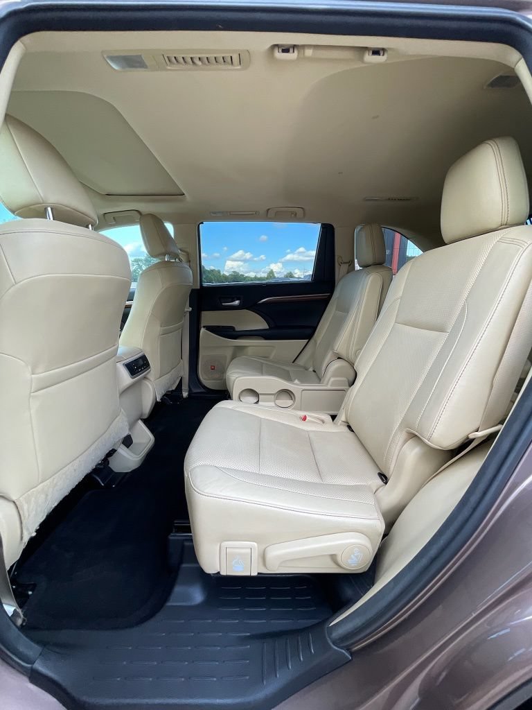 Used 2017 Toyota Highlander Limited FWD image 29