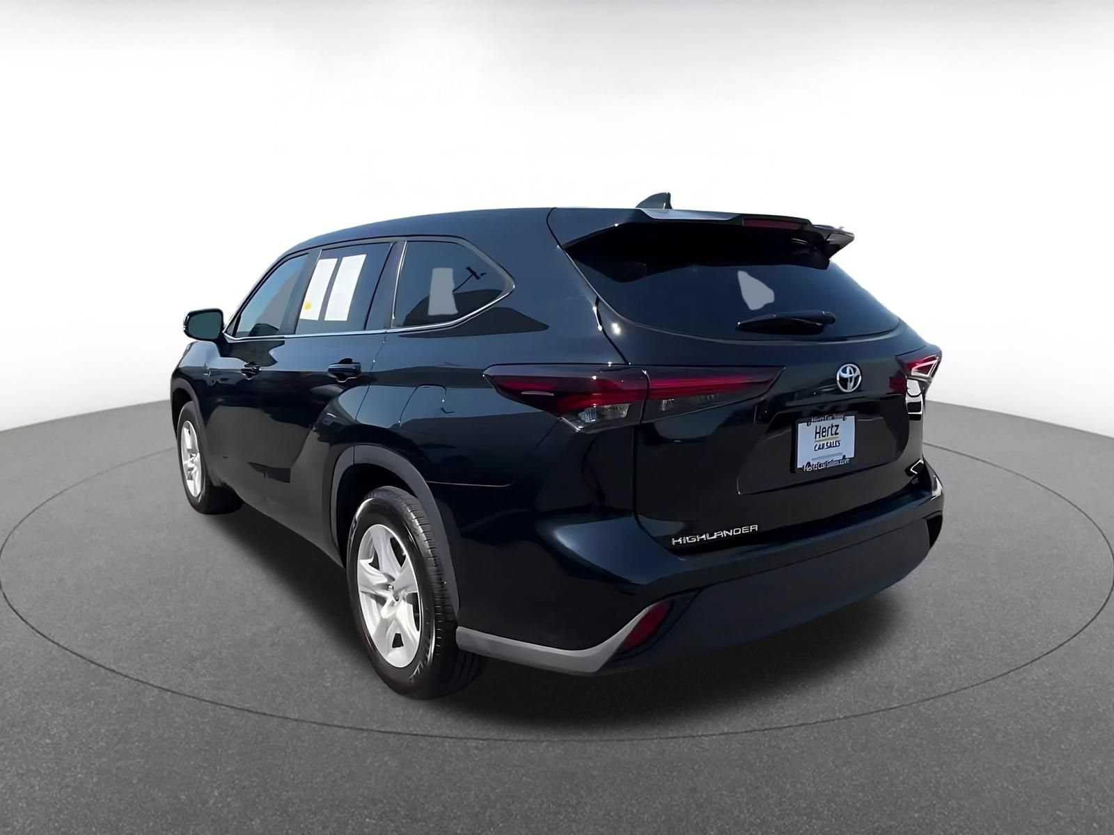 Used 2025 Toyota Highlander LE FWD image 10