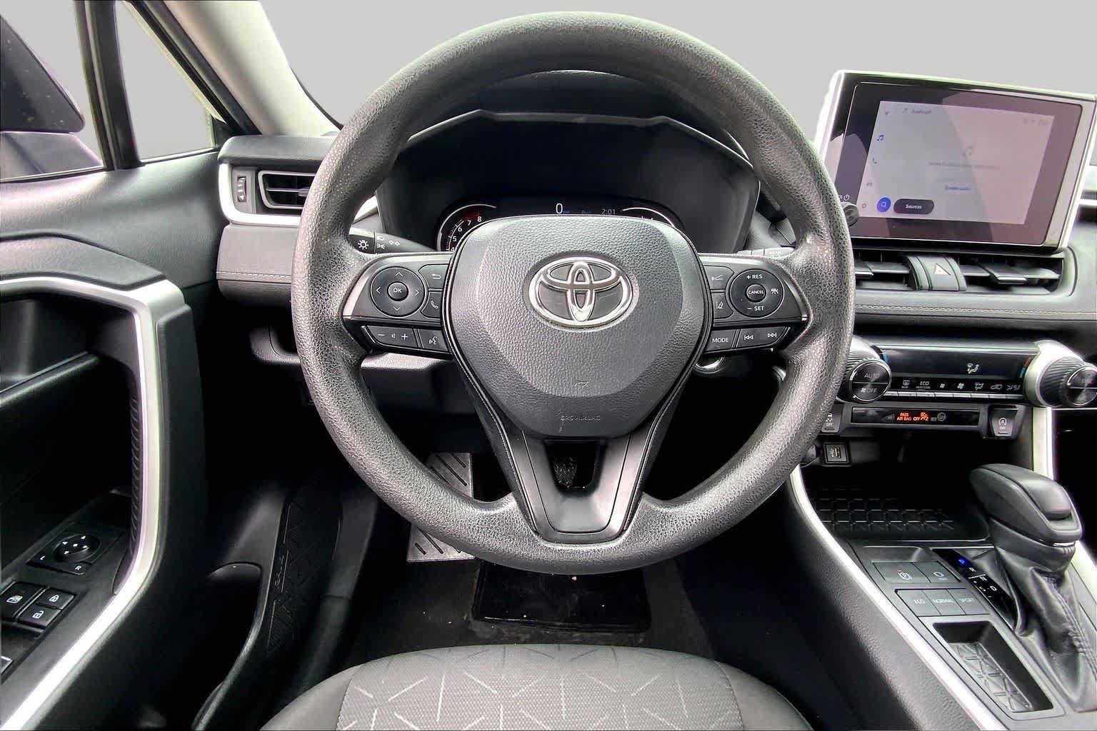 Used 2024 Toyota RAV4 XLE FWD image 5