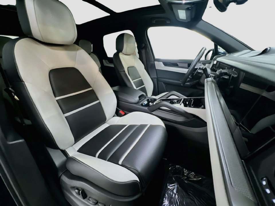 Certified 2026 Porsche Cayenne AWD/4WD image 30