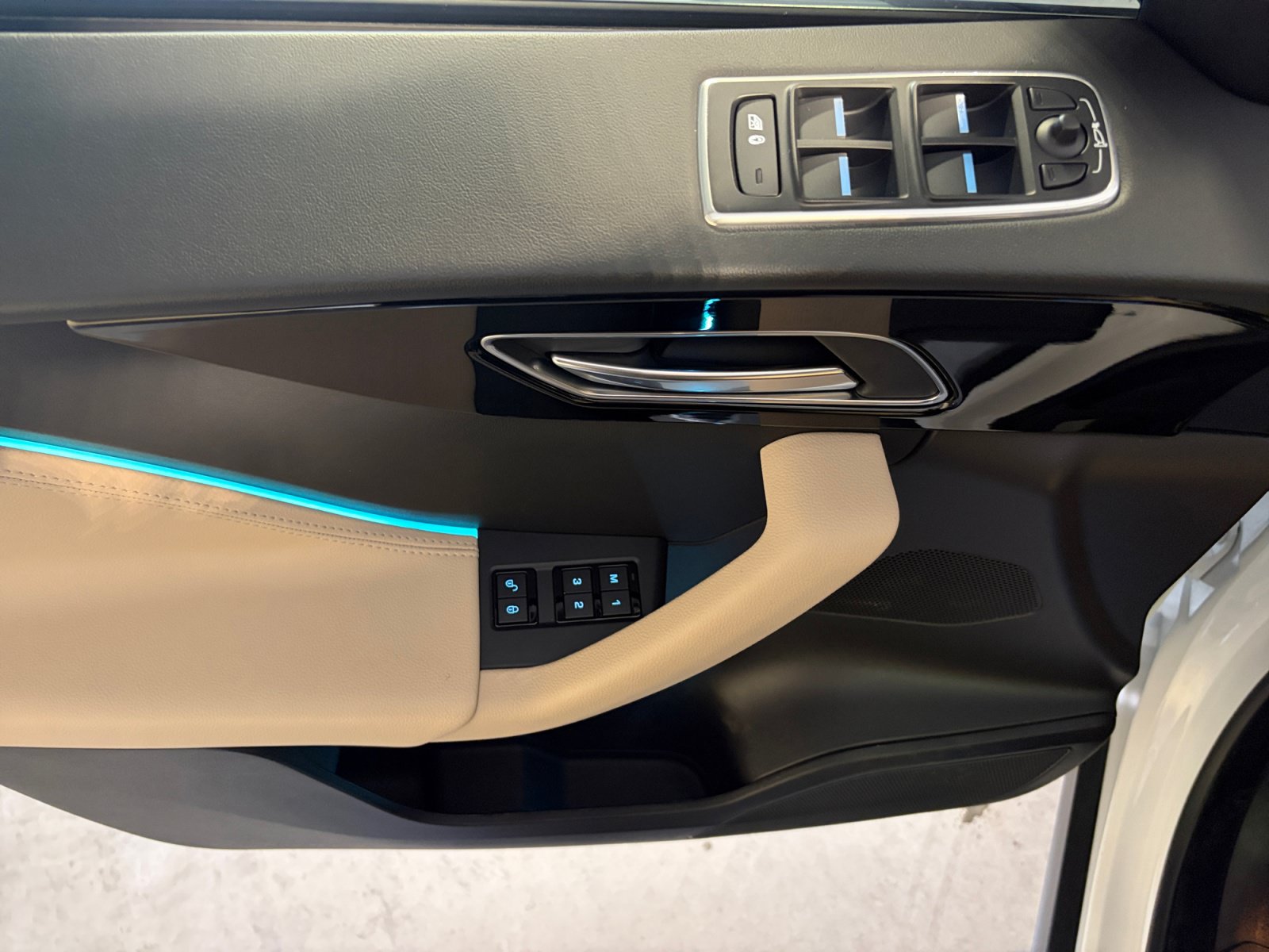 Used 2020 Jaguar F-PACE Premium AWD/4WD image 46
