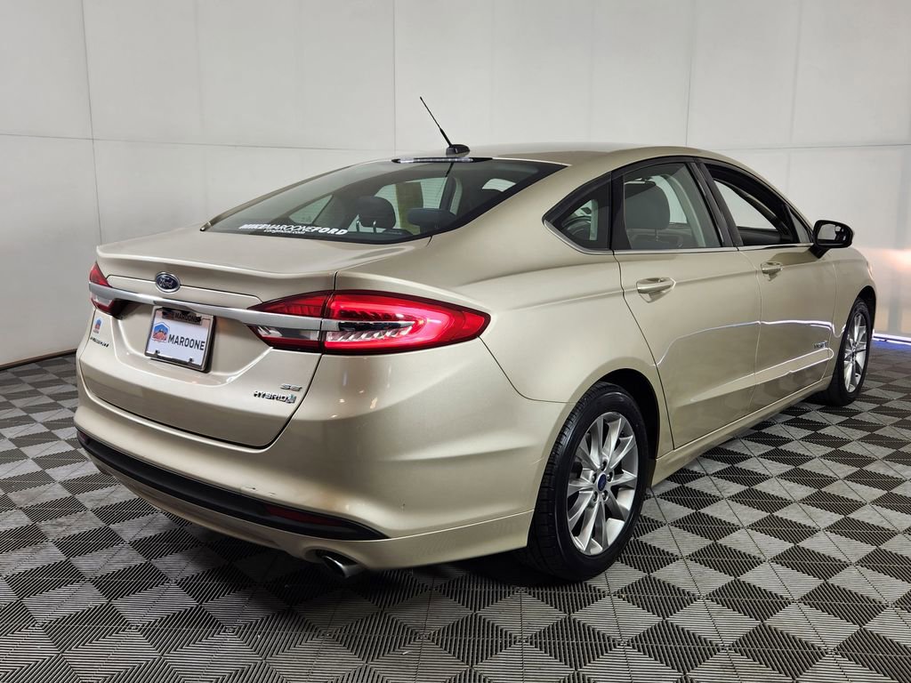 Used 2017 Ford Fusion SE FWD image 7