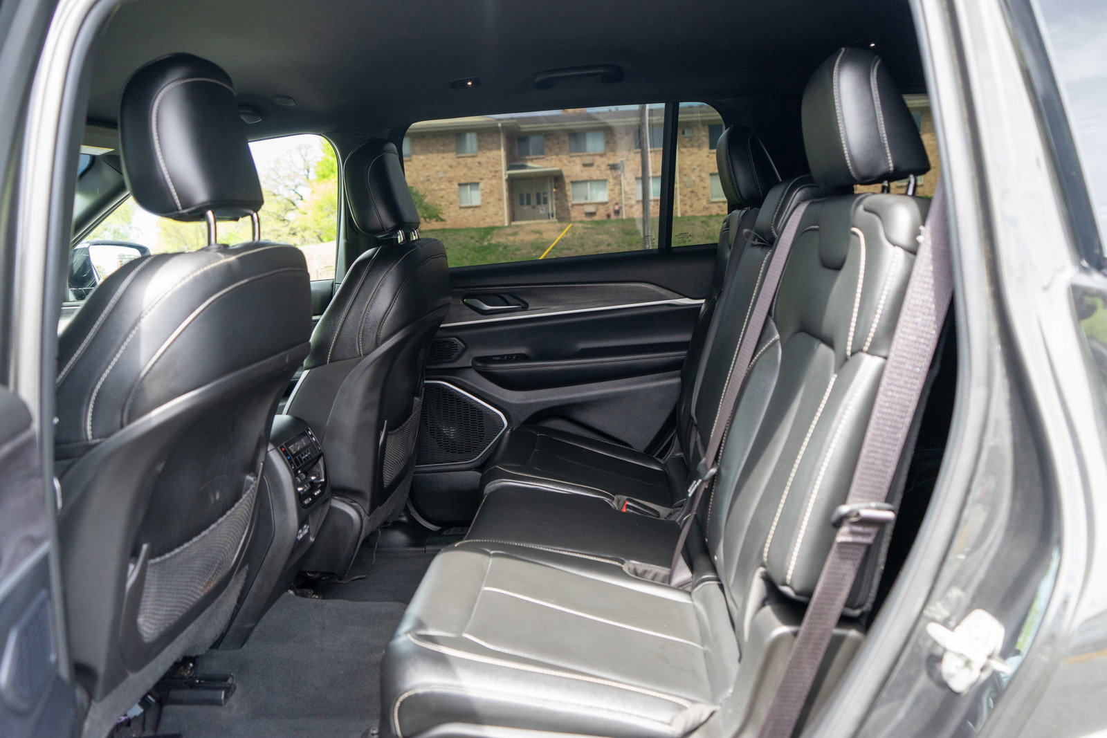 Used 2024 Jeep Grand Cherokee L Limited w/ Black Appearance Package AWD/4WD image 30