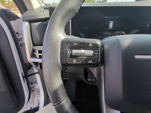 Used 2025 Hyundai Santa Fe SEL AWD/4WD image 17