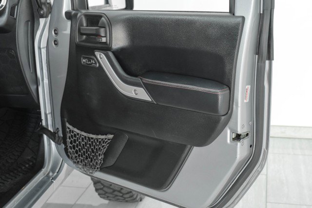 Used 2013 Jeep Wrangler Unlimited Rubicon image 41