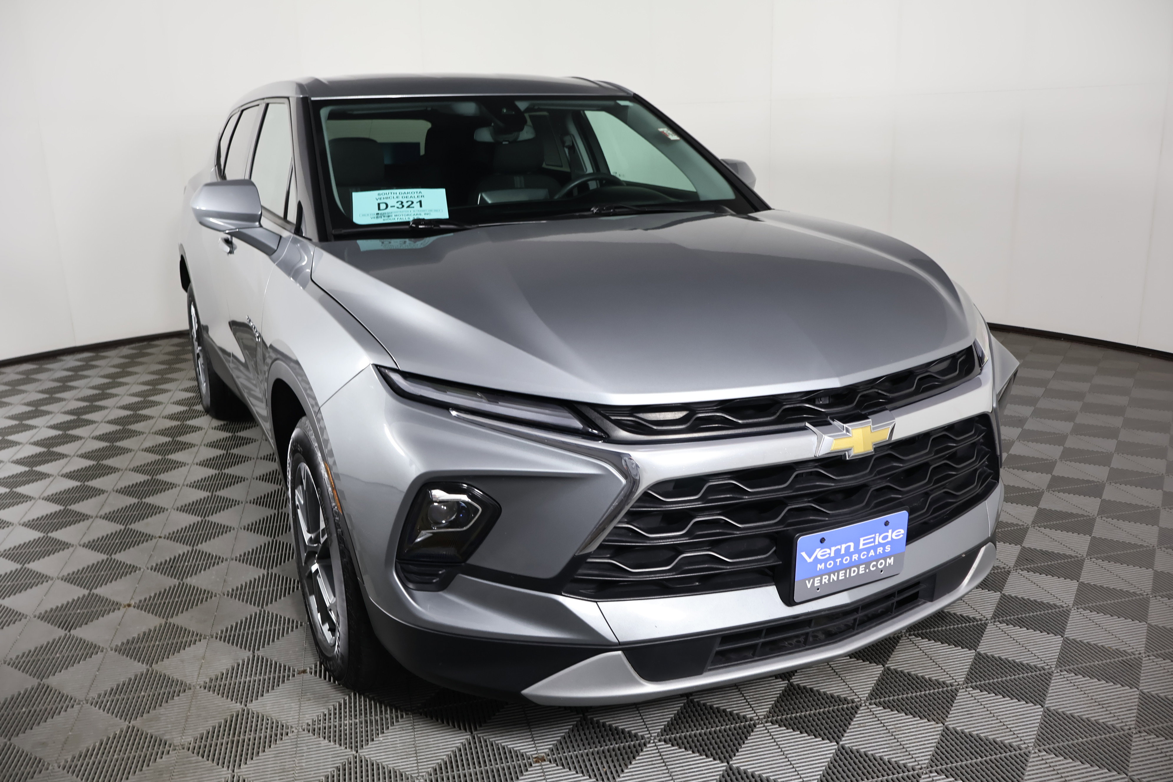 Used 2025 Chevrolet Blazer LT AWD/4WD image 3