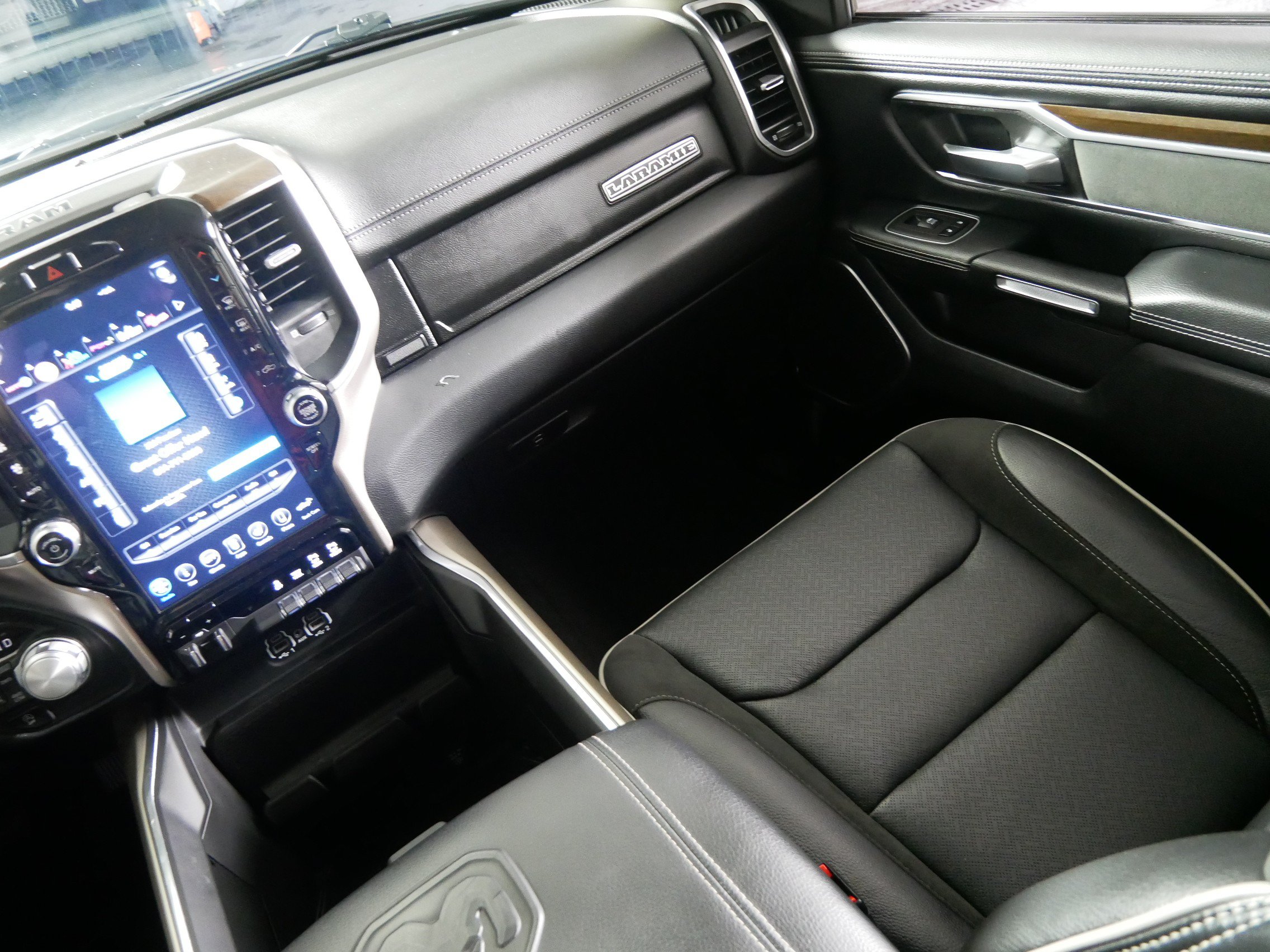 Used 2021 RAM 1500 Laramie AWD/4WD image 11