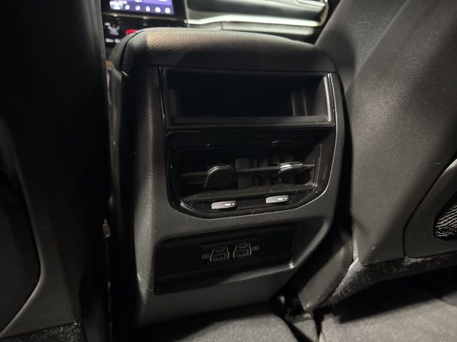 Used 2025 Jeep Grand Cherokee Laredo w/ Trailer Tow Package image 23
