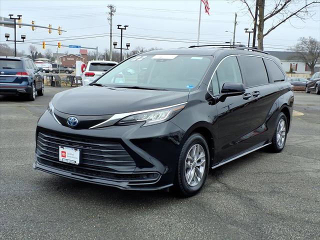 Certified 2022 Toyota Sienna LE image 1
