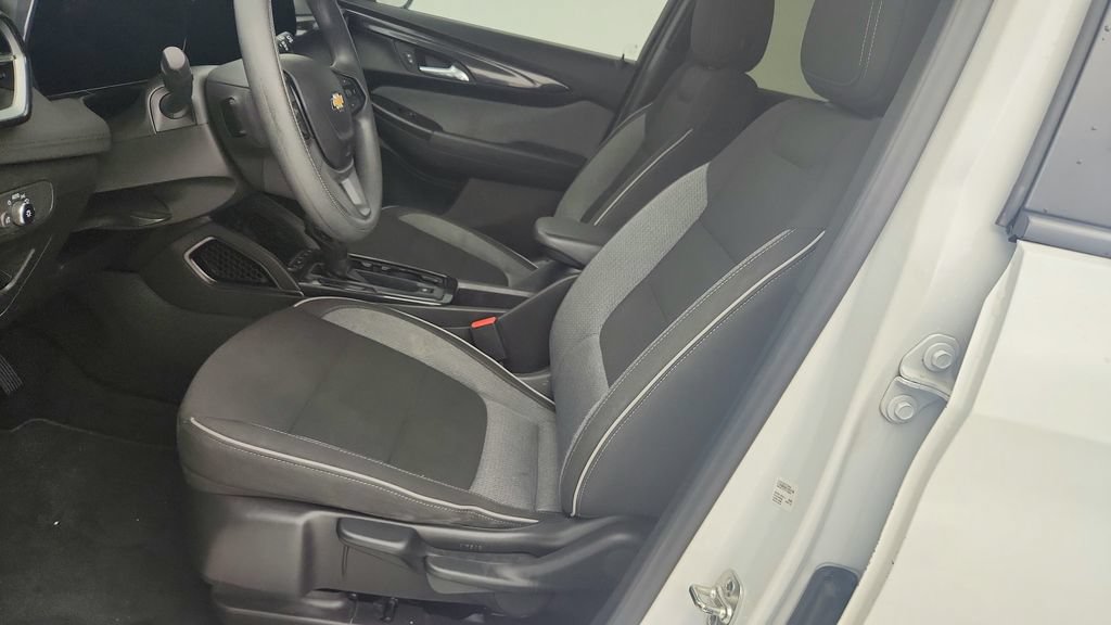 Certified 2024 Chevrolet TrailBlazer LT w/ Driver Confidence Package FWD image 11
