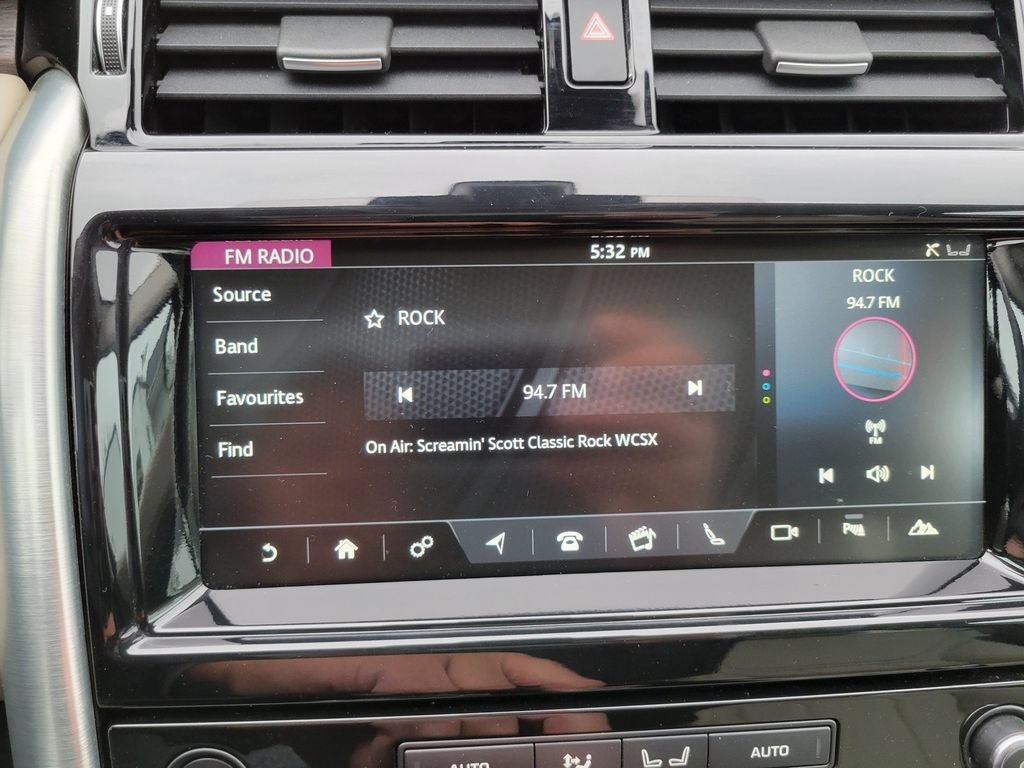 Used 2017 Land Rover Discovery HSE AWD/4WD image 45