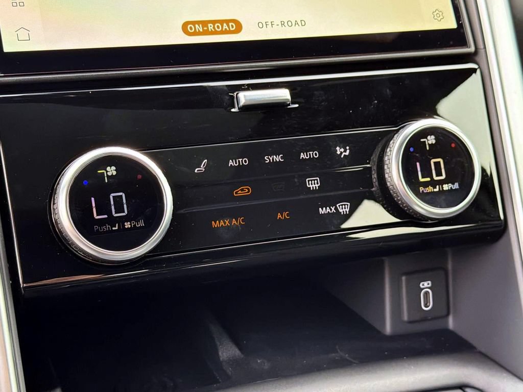 New 2026 Land Rover Discovery S AWD/4WD image 26