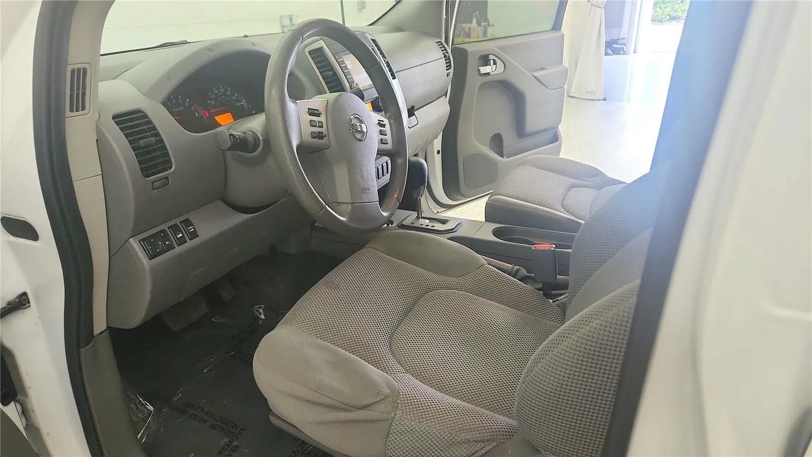 Used 2021 Nissan Frontier SV w/ Midnight Edition Floor Mats AWD/4WD image 22