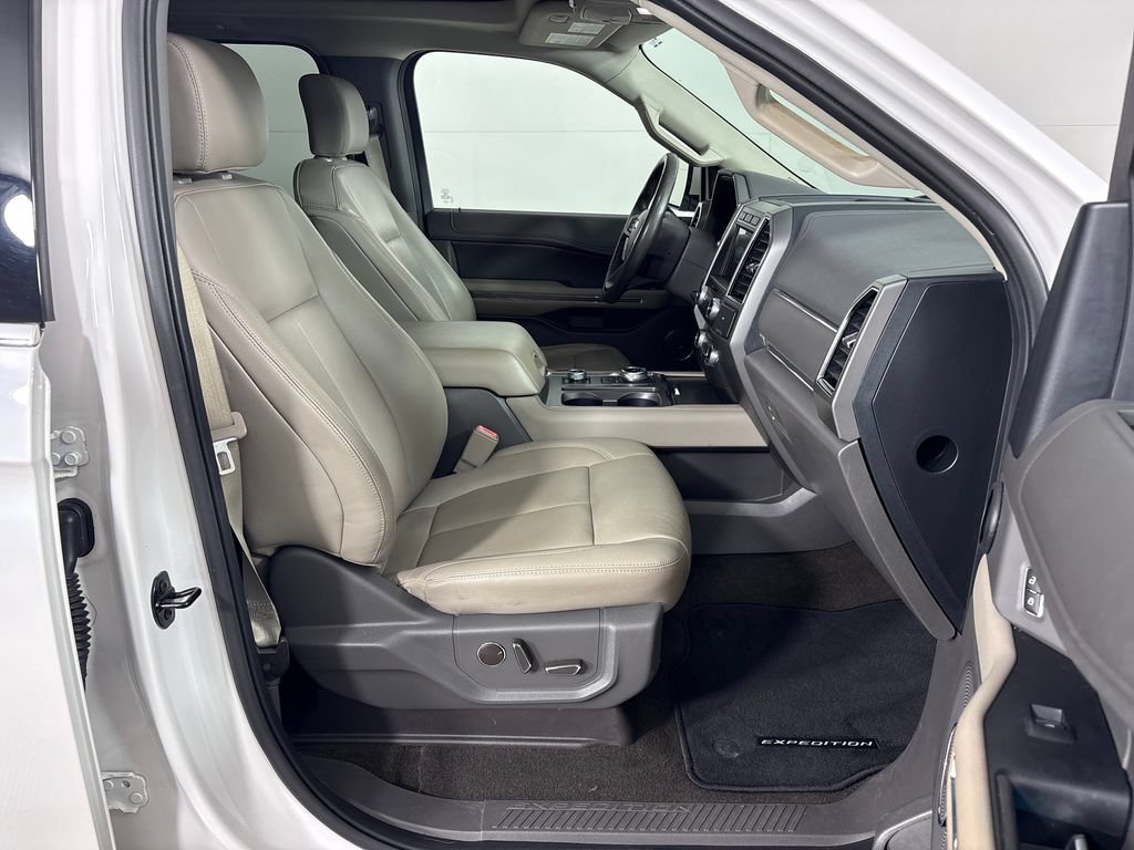 Used 2019 Ford Expedition XLT w/ Equipment Group 202A AWD/4WD image 6