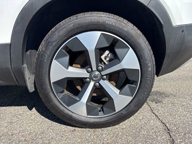 Used 2025 Volvo XC40 B5 Plus AWD/4WD image 10