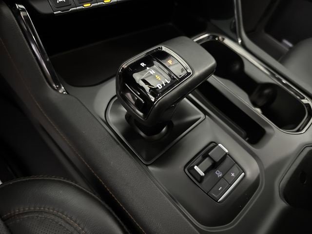 Used 2024 GMC Sierra 1500 AT4 w/ Technology Package image 16