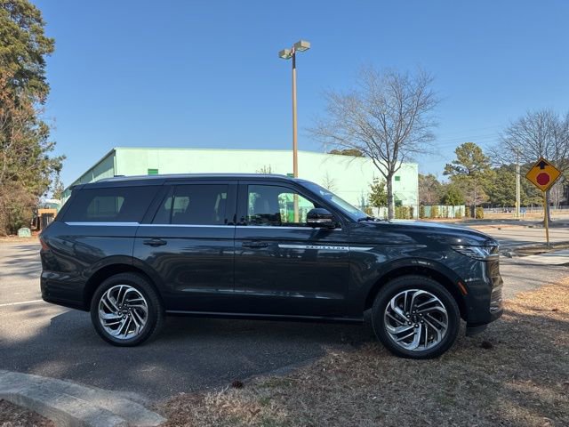 Certified 2025 Lincoln Navigator Reserve image 2