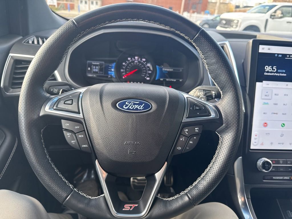Used 2022 Ford Edge ST image 21