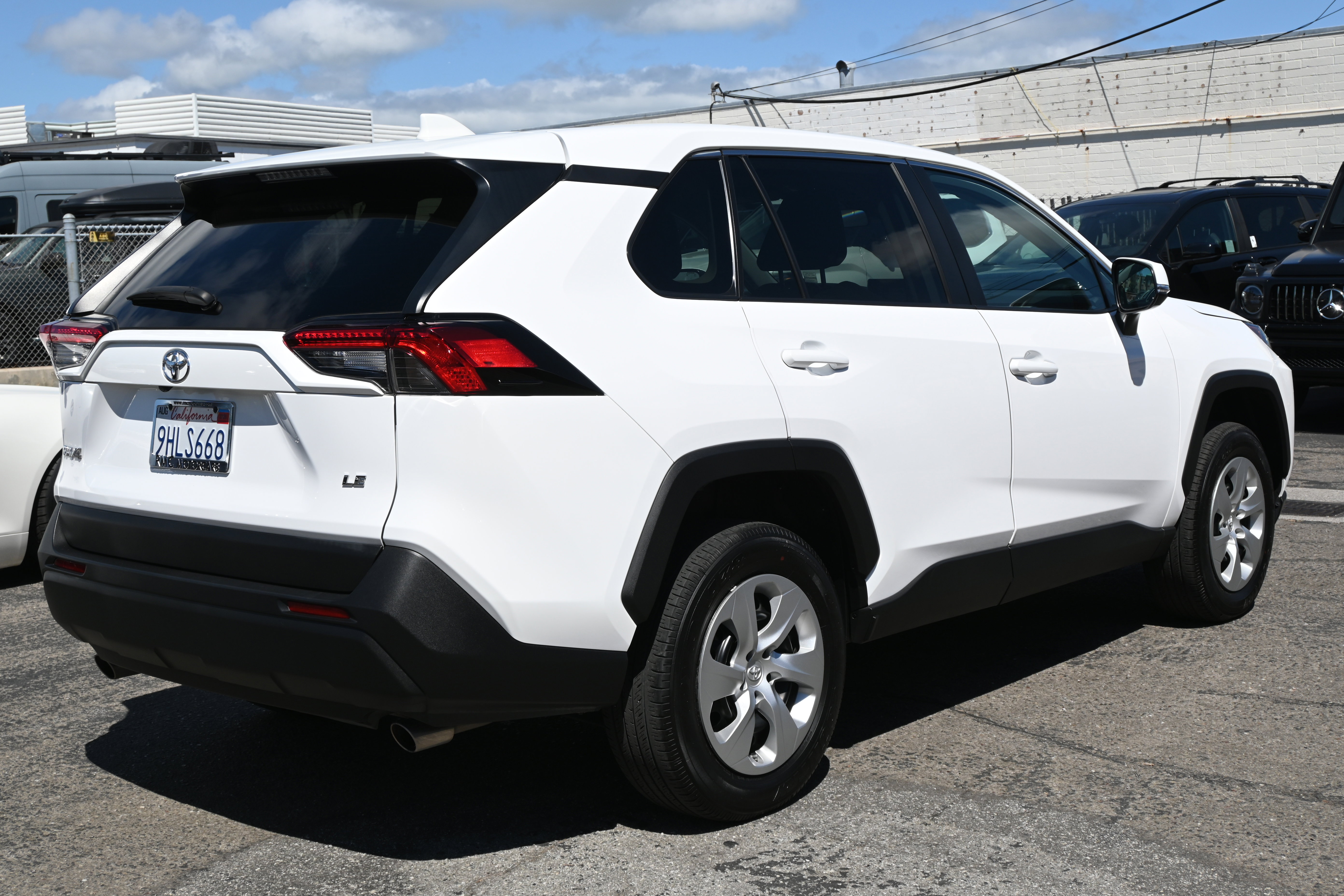Used 2023 Toyota RAV4 LE image 4