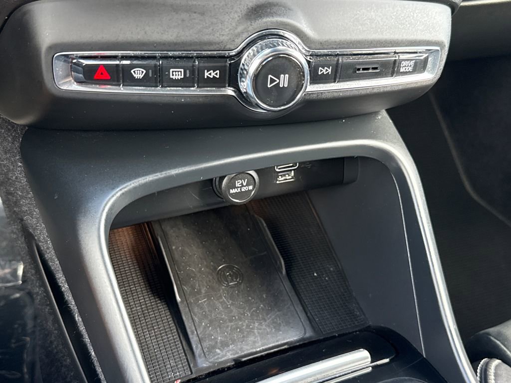 Used 2020 Volvo XC40 T5 R-Design image 22