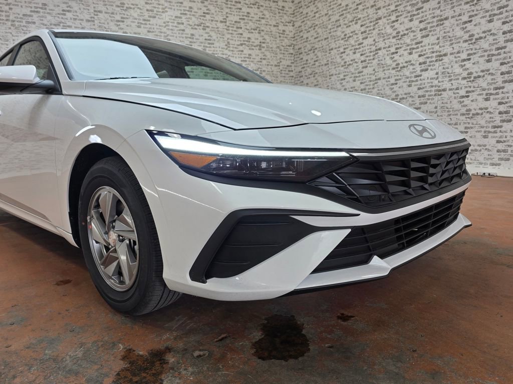 New 2026 Hyundai Elantra SE image 7