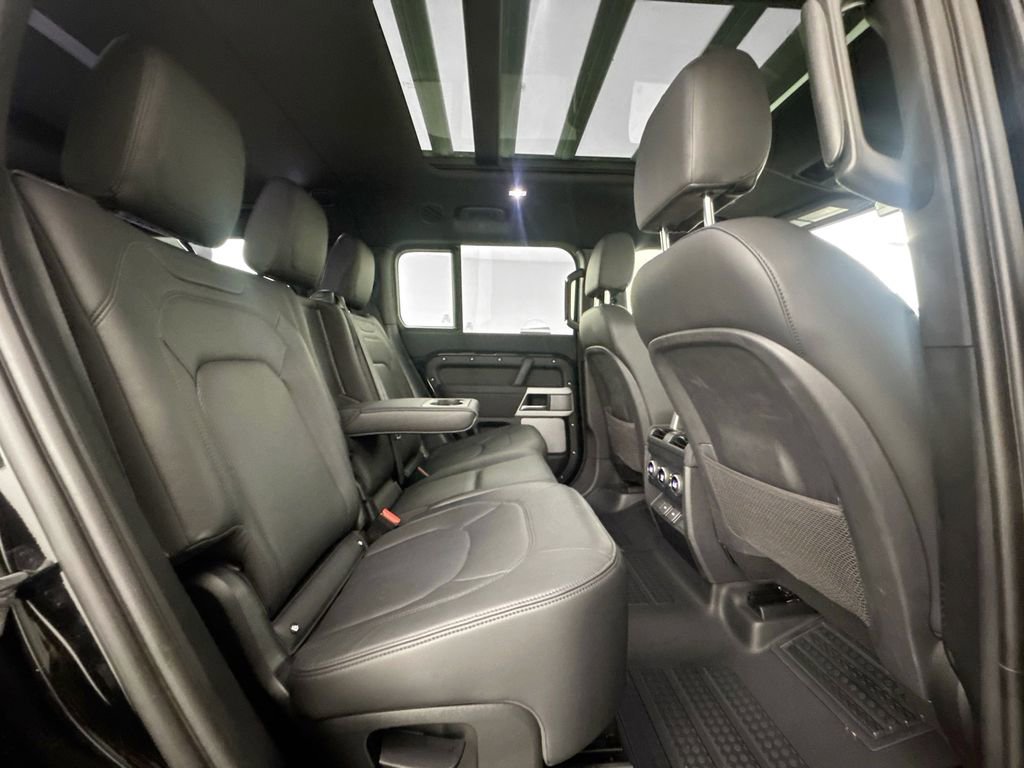 Used 2023 Land Rover Defender 130 SE image 26