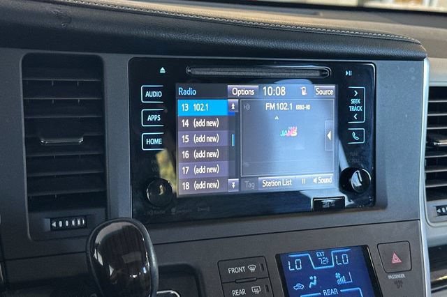 Used 2016 Toyota Sienna XLE w/ XLE Navigation Package FWD image 22