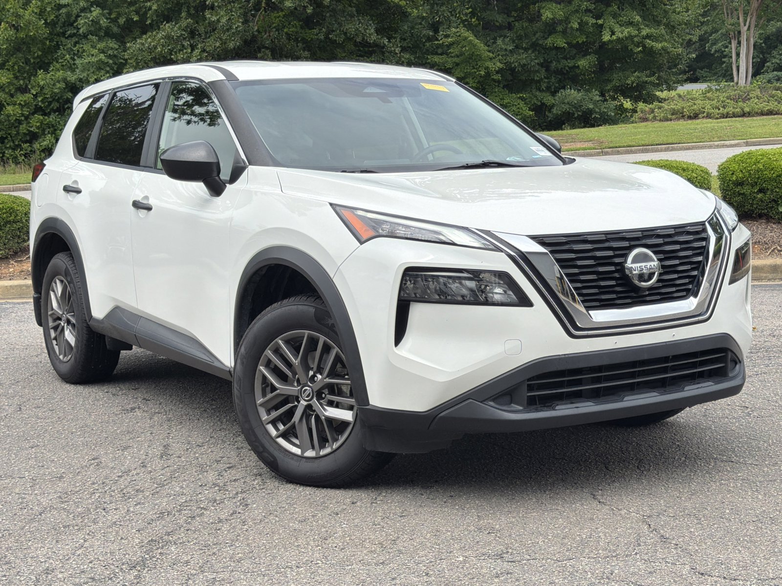 Used 2021 Nissan Rogue S FWD image 2