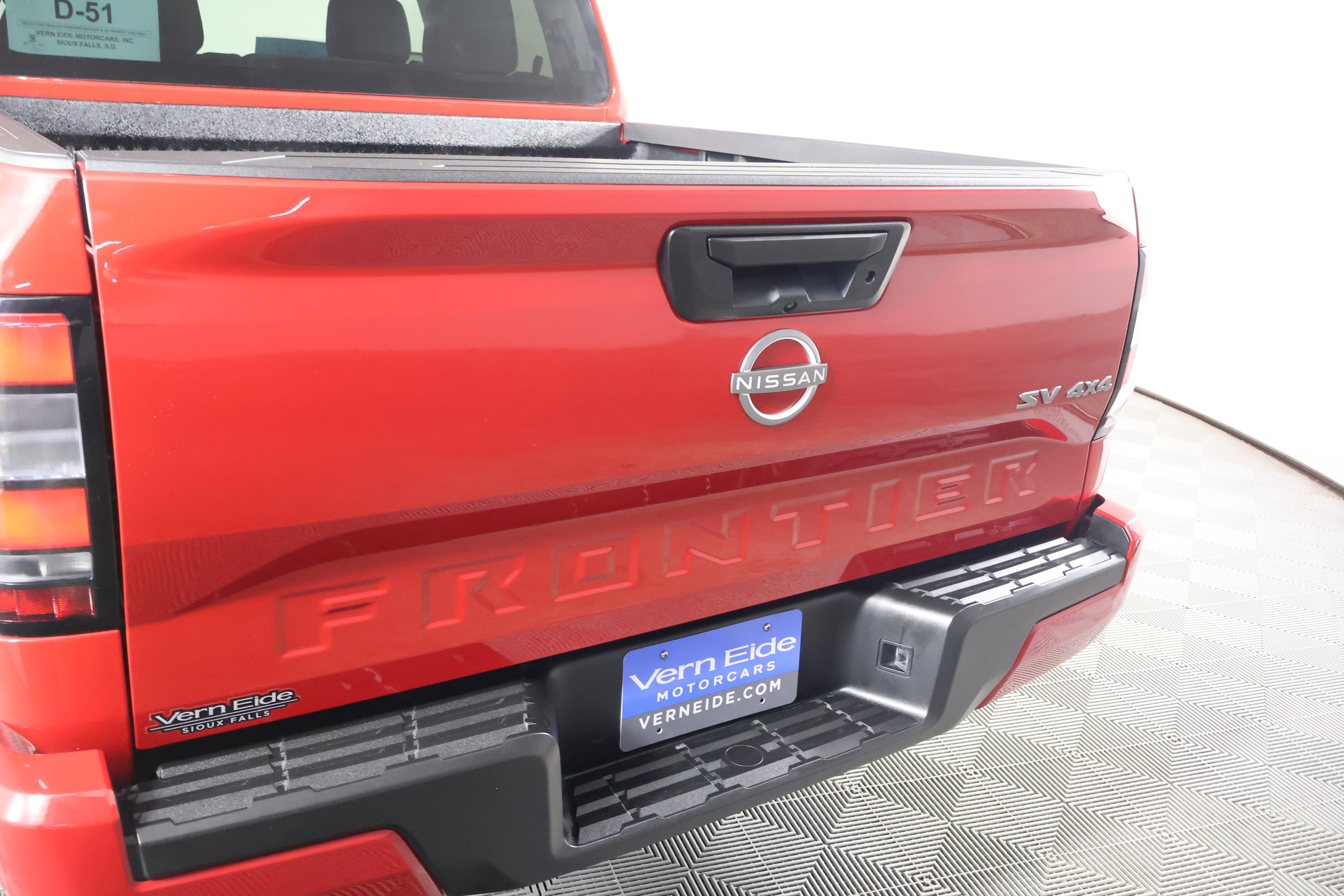 Used 2024 Nissan Frontier SV image 15